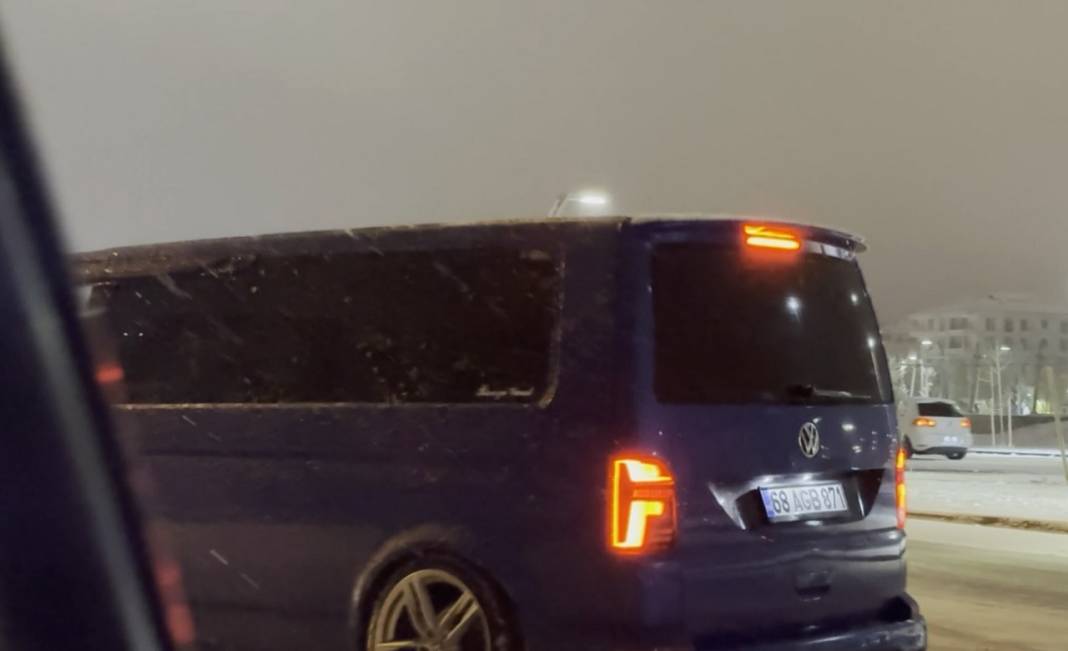 Aksaray'da tehlikeli sürüş: Karlı yolda drift attı! O anları da paylaştı! 7